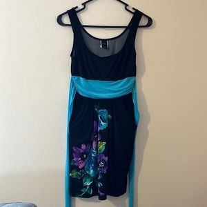 Wrapper floral knee length dress size small with pockets